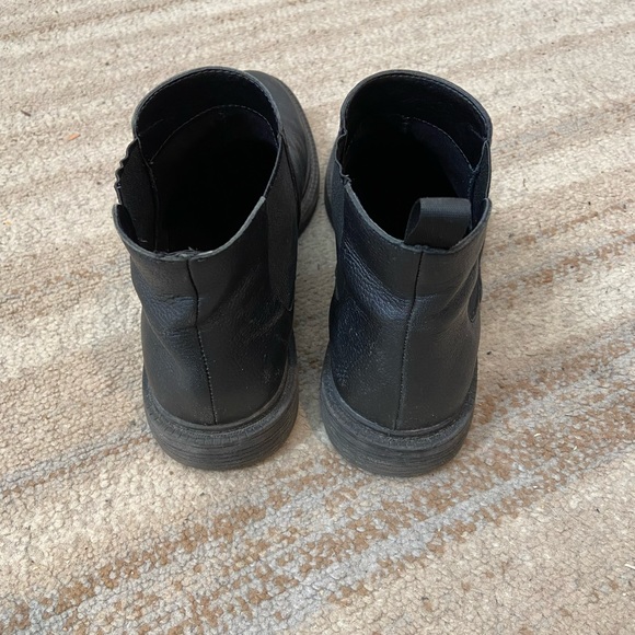 Two pairs of Chelsea Boots, size 8 - Picture 8 of 9